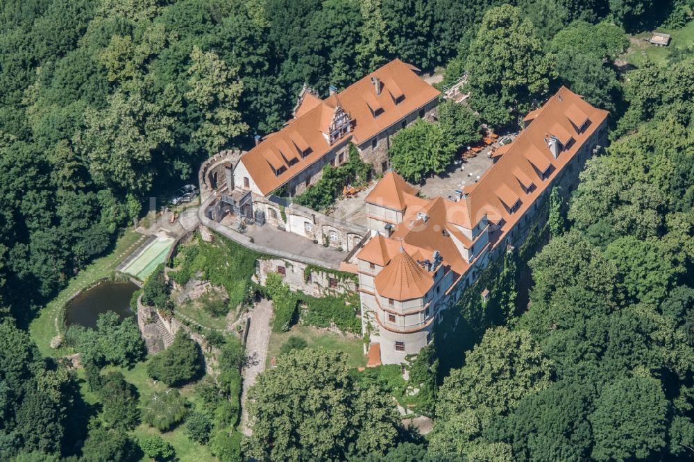 Klipphausen von oben - Burganlage des Schloss Scharfenberg am Schloßweg im Ortsteil Scharfenberg in Klipphausen im Bundesland Sachsen, Deutschland