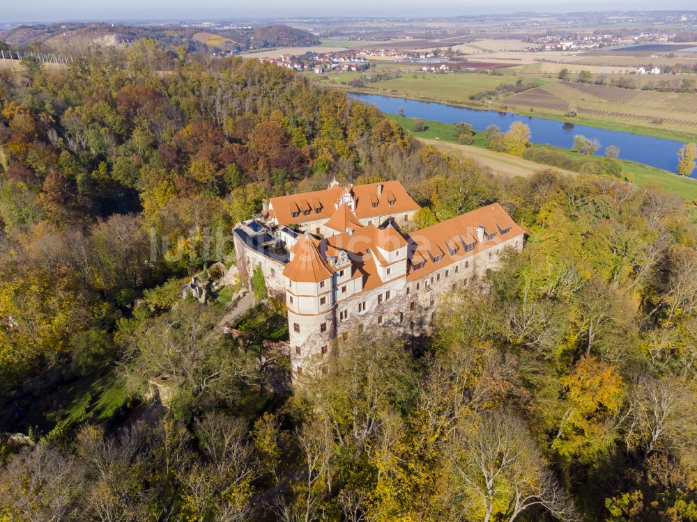 Luftaufnahme Klipphausen - Burganlage des Schloss Scharfenberg am Schloßweg im Ortsteil Scharfenberg in Klipphausen im Bundesland Sachsen, Deutschland