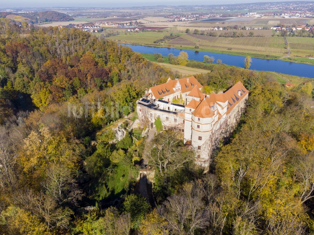 Klipphausen von oben - Burganlage des Schloss Scharfenberg am Schloßweg im Ortsteil Scharfenberg in Klipphausen im Bundesland Sachsen, Deutschland