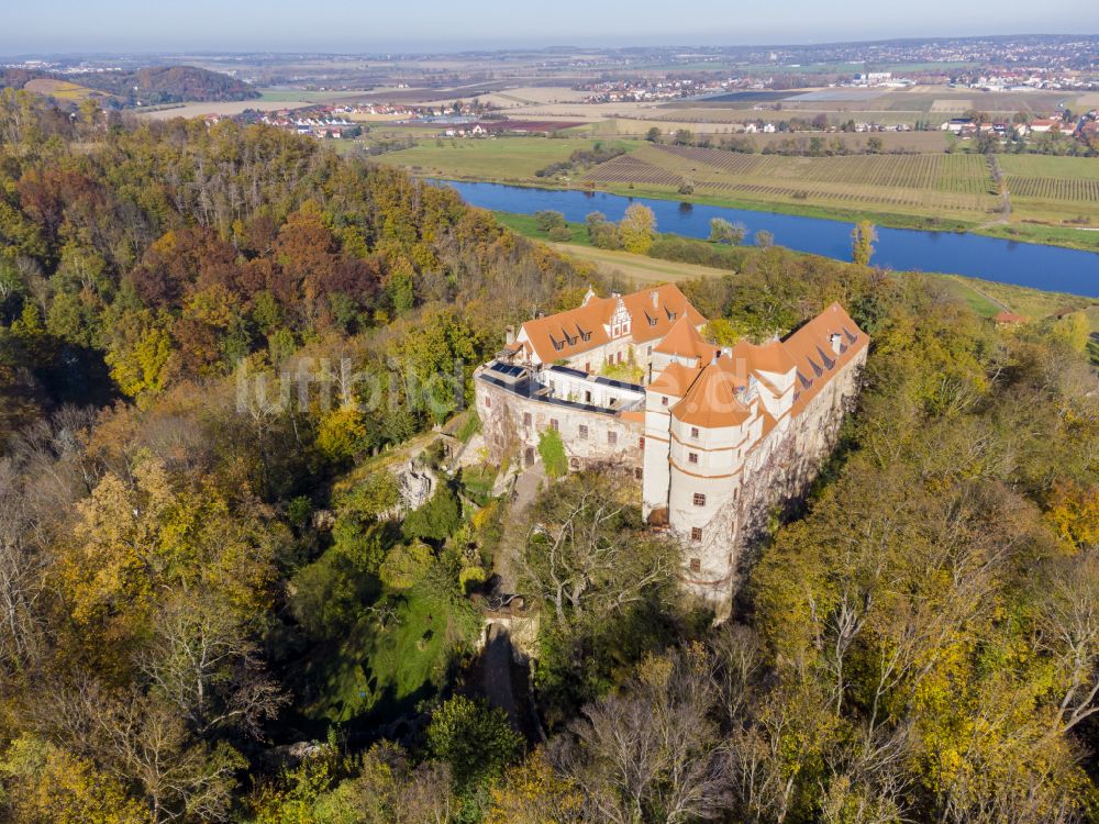 Klipphausen aus der Vogelperspektive: Burganlage des Schloss Scharfenberg am Schloßweg im Ortsteil Scharfenberg in Klipphausen im Bundesland Sachsen, Deutschland