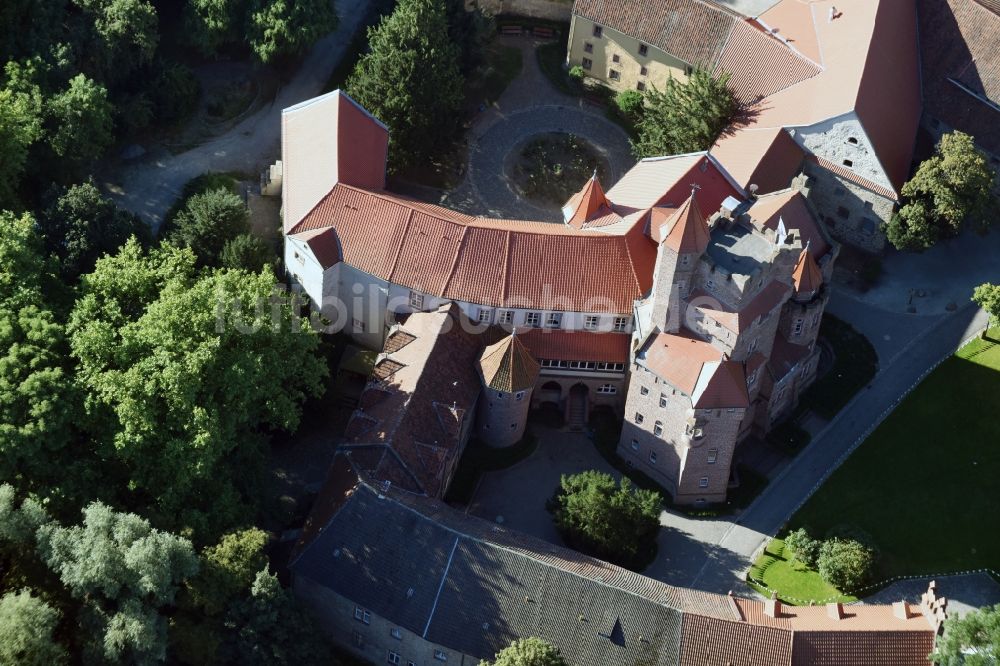 Luftbild Altenhausen - Burganlage des Schloss Schloß Altenhausen an der Schloßstraße in Altenhausen im Bundesland Sachsen-Anhalt