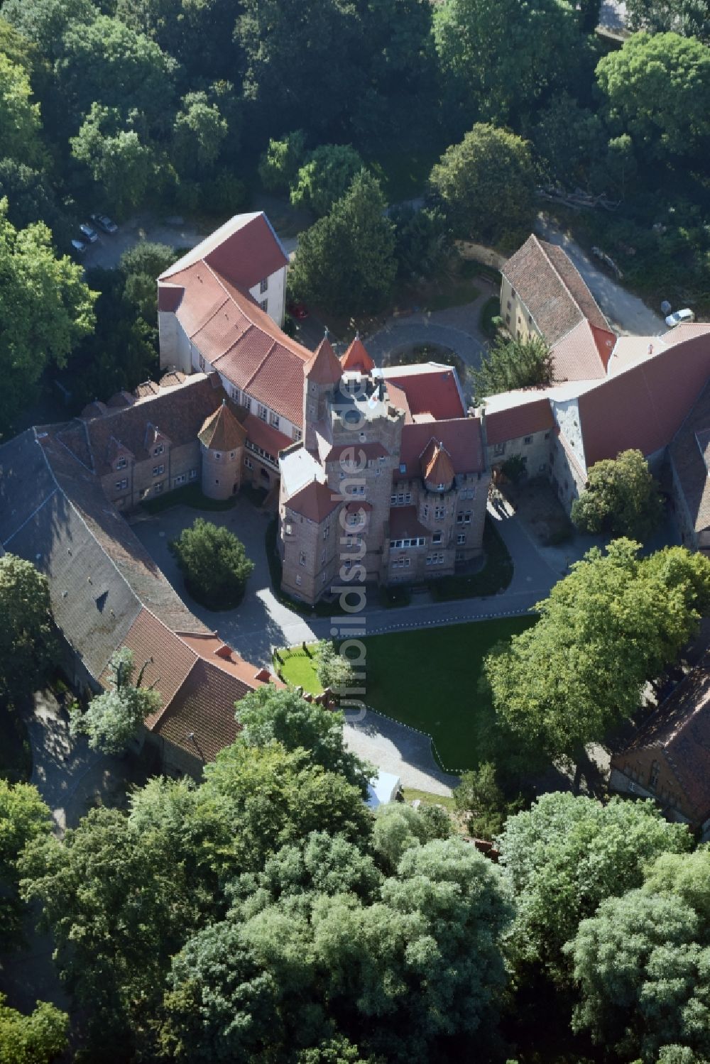 Altenhausen aus der Vogelperspektive: Burganlage des Schloss Schloß Altenhausen an der Schloßstraße in Altenhausen im Bundesland Sachsen-Anhalt