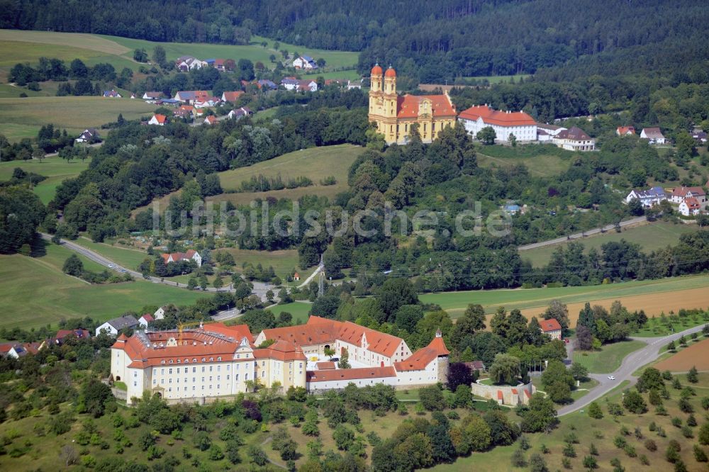 Ellwangen (Jagst) von oben - Burganlage des Schloss Schloß ob Ellwangen in Ellwangen (Jagst) im Bundesland Baden-Württemberg