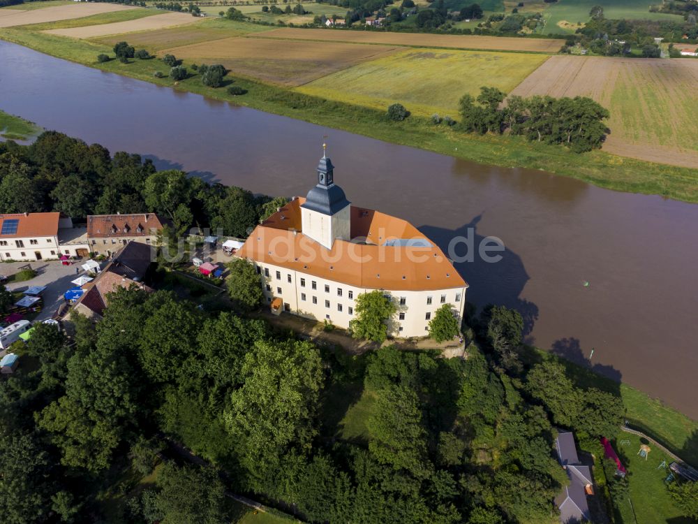 Luftaufnahme Neuhirschstein - Burganlage des Schloss Schloss Hirschstein in Neuhirschstein im Bundesland Sachsen, Deutschland