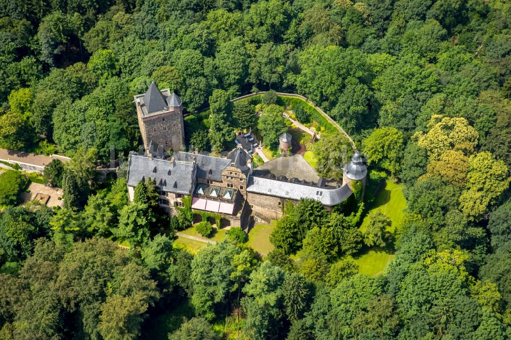 Essen aus der Vogelperspektive: Burganlage des Schloss Schloss Landsberg an der August-Thyssen-Straße in Essen im Bundesland Nordrhein-Westfalen