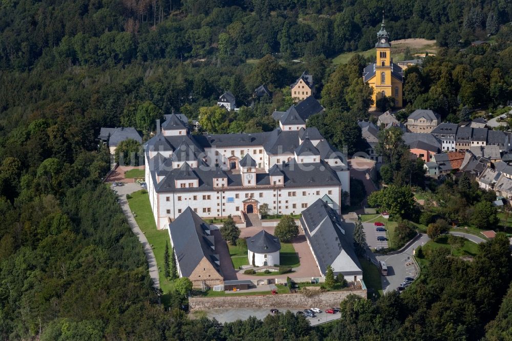 Luftbild Augustusburg - Burganlage des Schloss und Schlosstheater in Augustusburg im Bundesland Sachsen