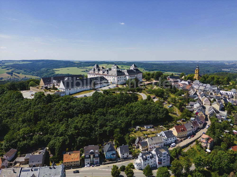 Augustusburg von oben - Burganlage des Schloss und Schlosstheater in Augustusburg im Bundesland Sachsen