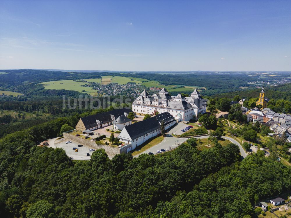 Augustusburg aus der Vogelperspektive: Burganlage des Schloss und Schlosstheater in Augustusburg im Bundesland Sachsen