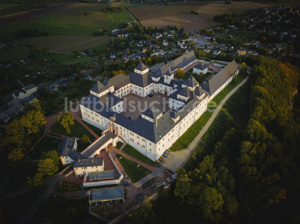 Augustusburg aus der Vogelperspektive: Burganlage des Schloss und Schlosstheater in Augustusburg im Bundesland Sachsen