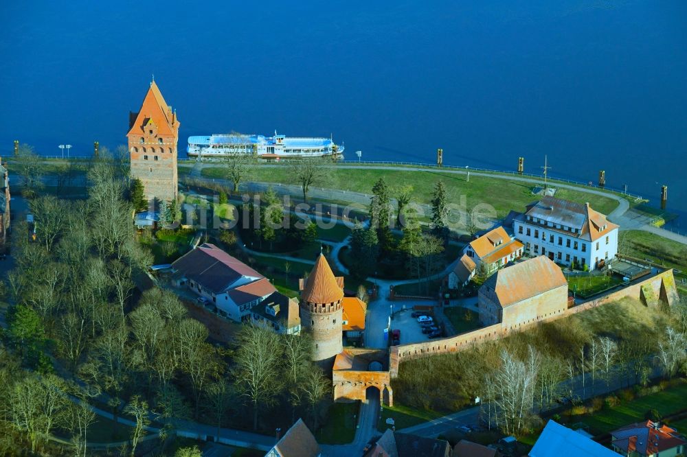 Luftaufnahme Tangermünde - Burganlage des Schloss in Tangermünde im Bundesland Sachsen-Anhalt, Deutschland