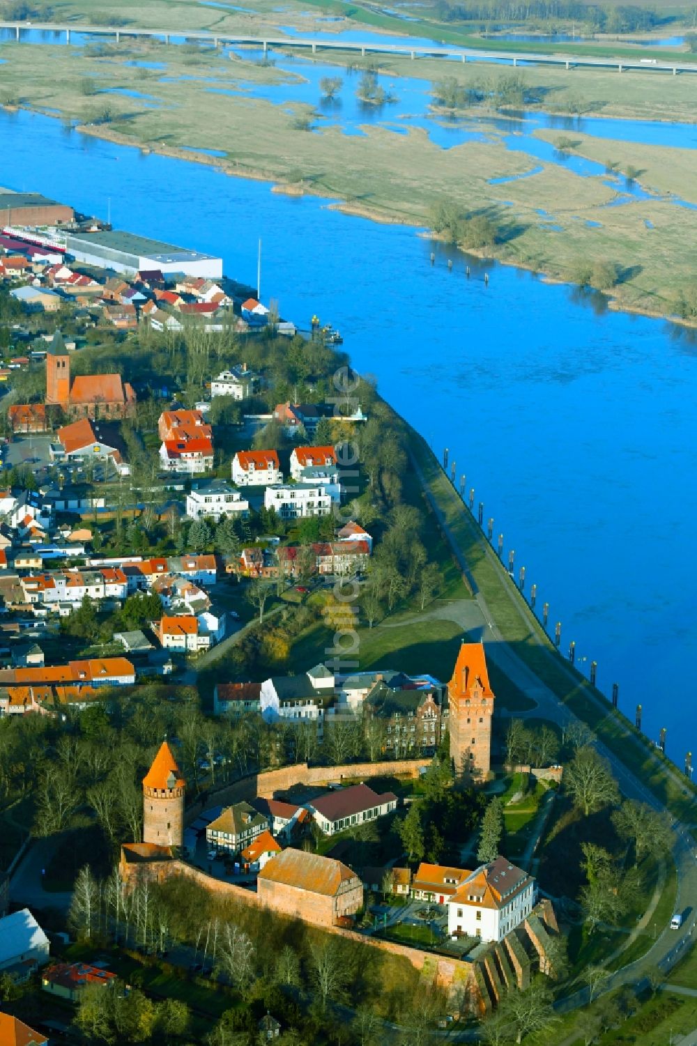 Luftbild Tangermünde - Burganlage des Schloss in Tangermünde im Bundesland Sachsen-Anhalt, Deutschland