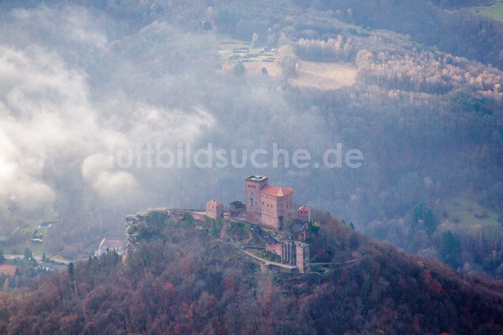 Annweiler am Trifels aus der Vogelperspektive: Burganlage des Schloss Trifels in Annweiler am Trifels im Bundesland Rheinland-Pfalz