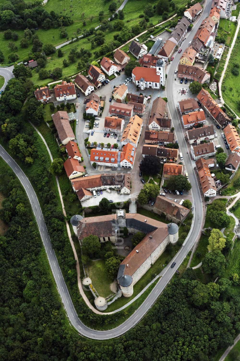 Waldenburg aus der Vogelperspektive: Burganlage des Schloss Waldenburg in Waldenburg im Bundesland Baden-Württemberg, Deutschland