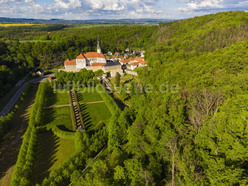 Weesenstein aus der Vogelperspektive: Burganlage des Schloss Weesenstein in Weesenstein im Bundesland Sachsen, Deutschland