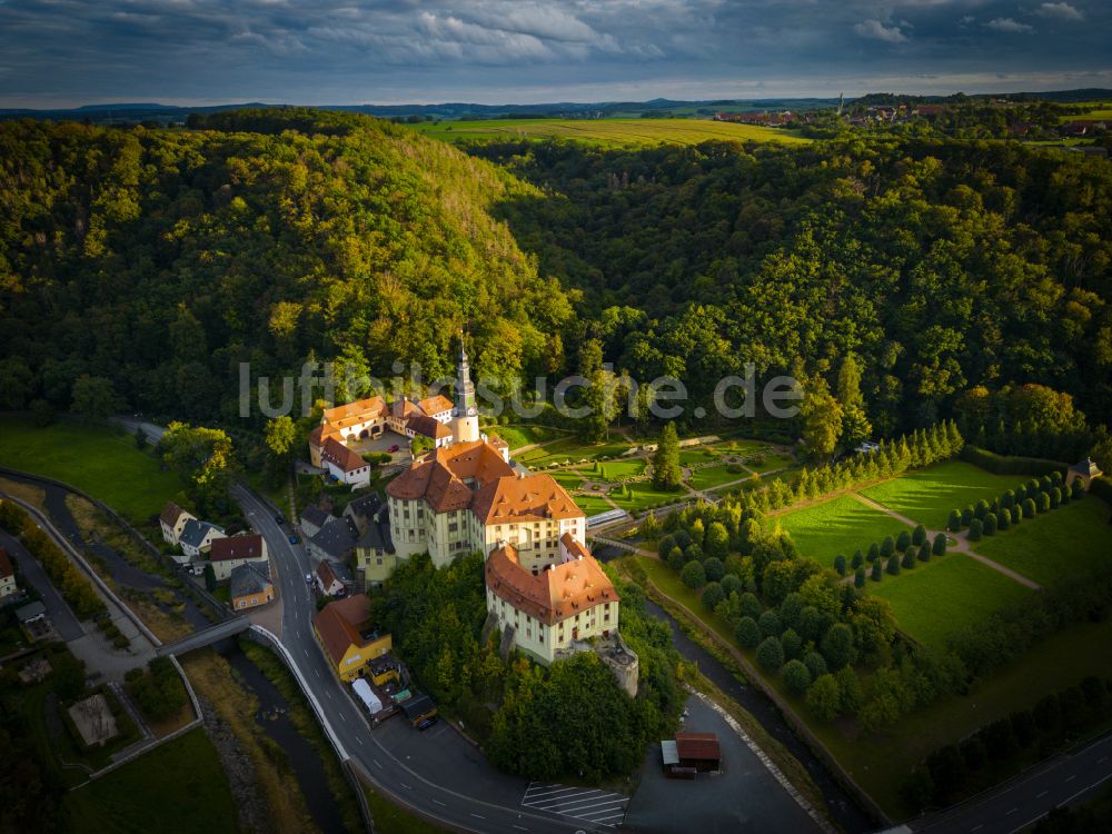 Luftaufnahme Weesenstein - Burganlage des Schloss Weesenstein in Weesenstein im Bundesland Sachsen, Deutschland