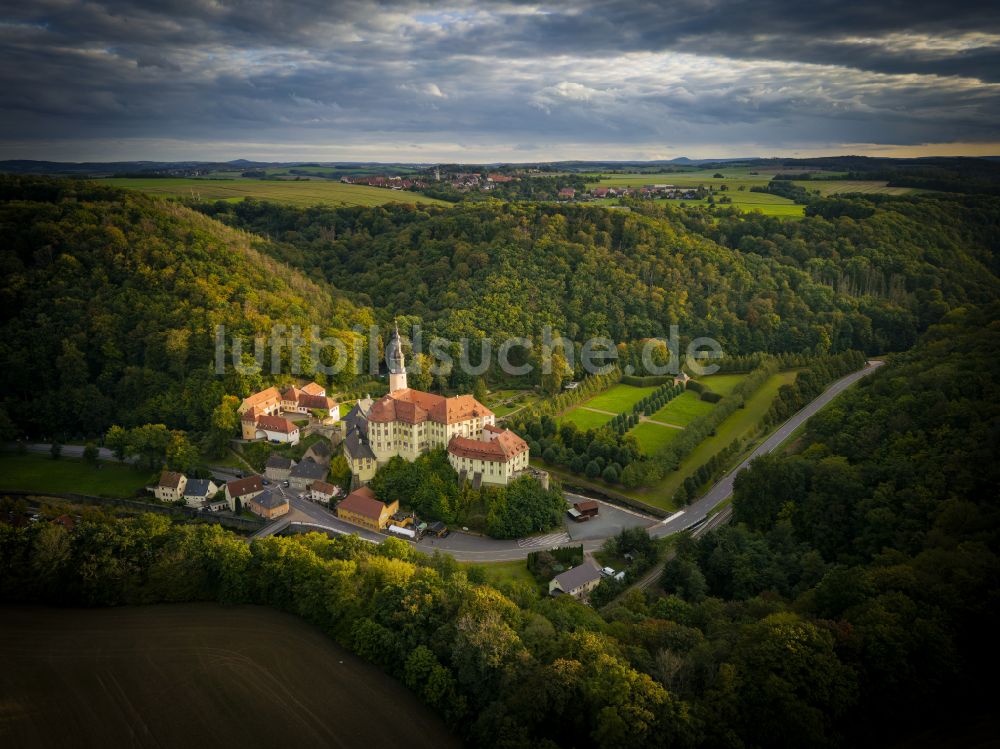 Weesenstein aus der Vogelperspektive: Burganlage des Schloss Weesenstein in Weesenstein im Bundesland Sachsen, Deutschland