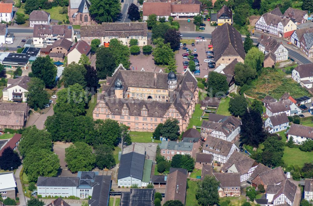 Luftaufnahme Bevern - Burganlage des Schloss Weserrenaissance Schloss Bevern in Bevern im Bundesland Niedersachsen, Deutschland