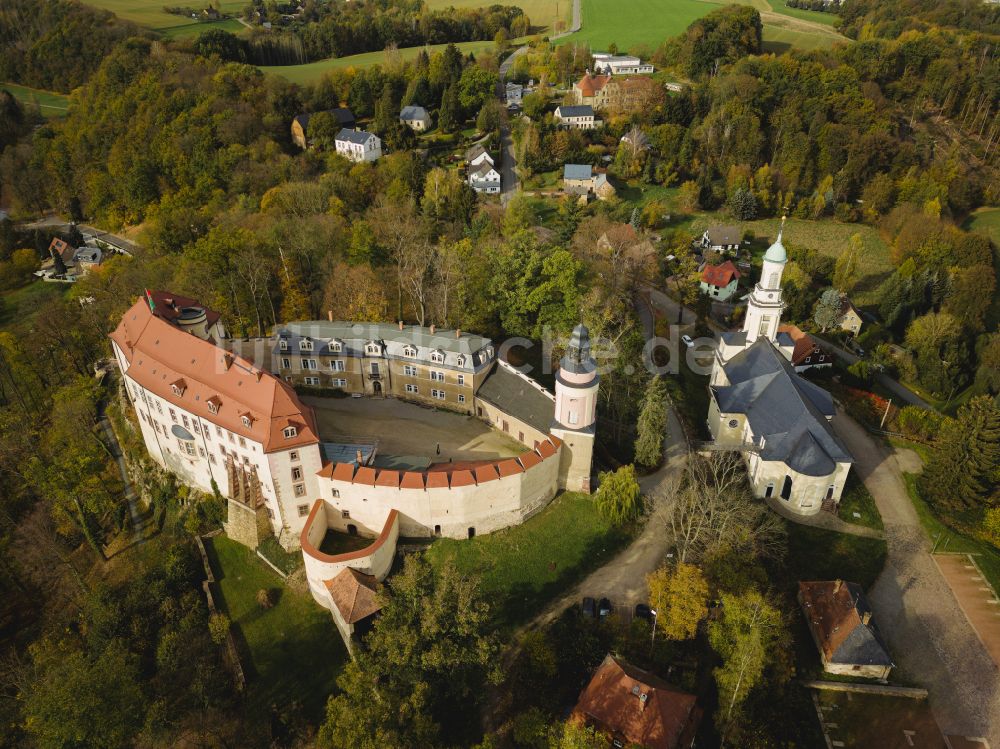 Limbach-Oberfrohna von oben - Burganlage des Schloss Wolkenburg in Limbach-Oberfrohna im Bundesland Sachsen, Deutschland