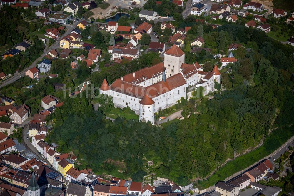 Wörth an der Donau von oben - Burganlage des Schloss Wörth an der Donau im Bundesland Bayern, Deutschland