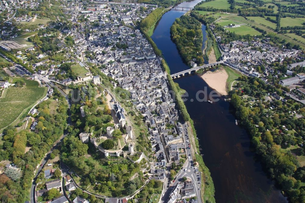 Luftbild Chinon - Burganlage des Schlosses Chateau de Chinon in Chinon in Centre-Val de Loire, Frankreich