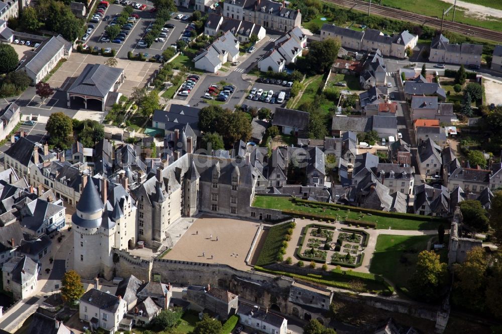 Luftbild Langeais - Burganlage des Schlosses Chateau Langeais in Langeais in Centre-Val de Loire, Frankreich