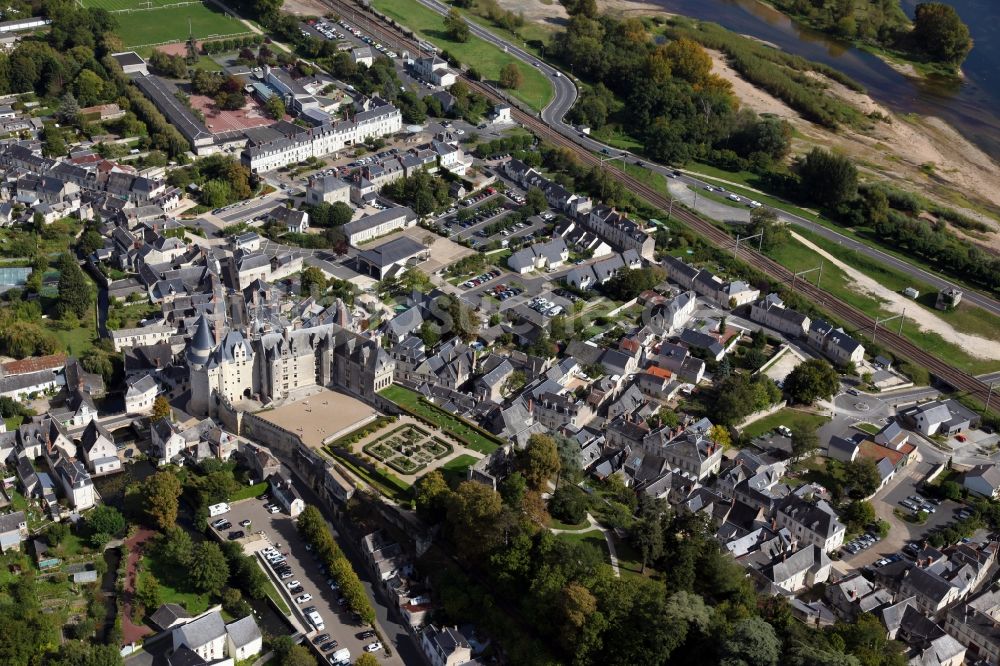 Luftbild Langeais - Burganlage des Schlosses Chateau Langeais in Langeais in Centre-Val de Loire, Frankreich