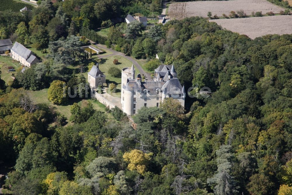 Luftbild Coutures - Burganlage des Schlosses Chateau Montsabert im Ortsteil Montsabert in Coutures in Pays de la Loire, Frankreich