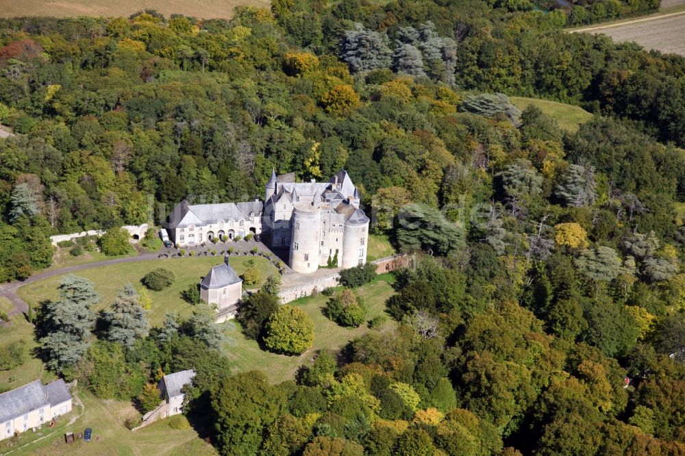 Luftbild Coutures - Burganlage des Schlosses Chateau Montsabert im Ortsteil Montsabert in Coutures in Pays de la Loire, Frankreich