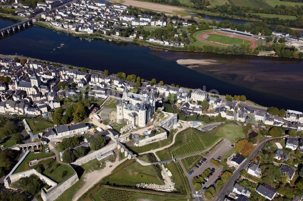 Saumur von oben - Burganlage des Schlosses Chateau Saumur in Saumur in Pays de la Loire, Frankreich