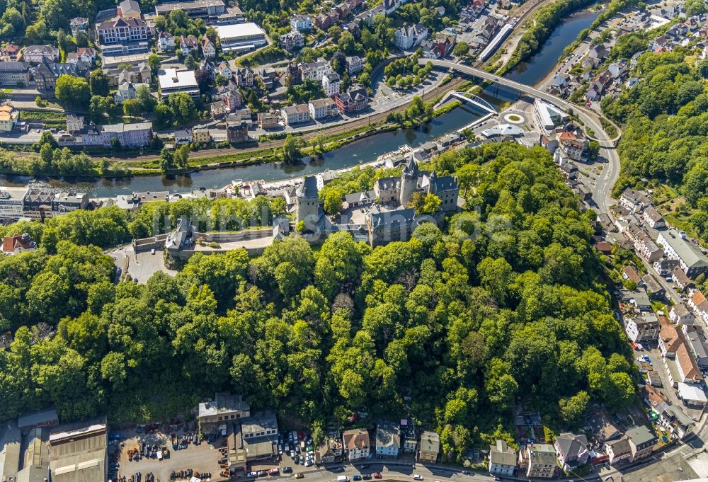 Altena aus der Vogelperspektive: Burganlage der Veste in Altena im Bundesland Nordrhein-Westfalen, Deutschland