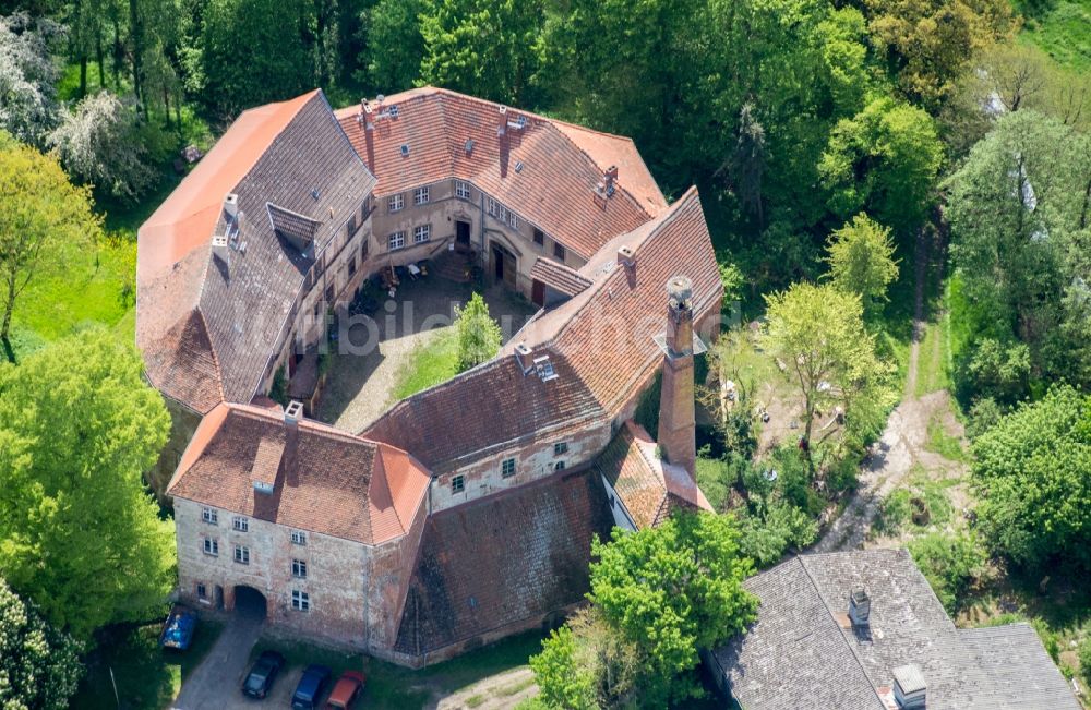 Wittstock/Dosse aus der Vogelperspektive: Burganlage der Veste Burg Goldbeck an der Burgstraße in Goldbeck im Bundesland Brandenburg