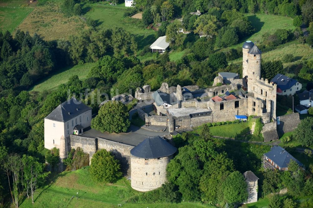 Greifenstein von oben - Burganlage der Veste Burg Greifenstein in Greifenstein im Bundesland Hessen, Deutschland