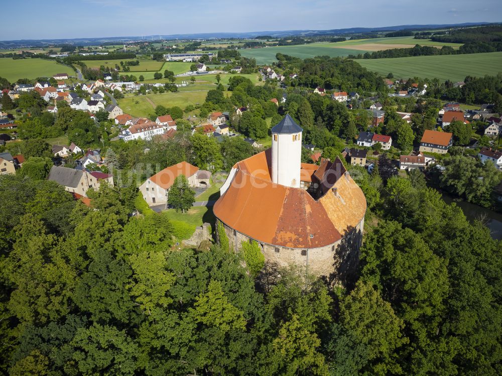 Schönfels aus der Vogelperspektive: Burganlage der Veste Burg Schönfels an der Burgstraße in Schönfels im Bundesland Sachsen