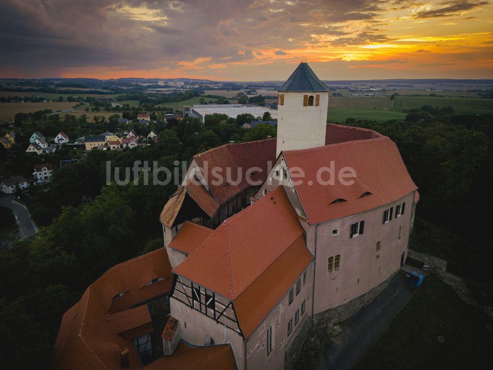 Schönfels von oben - Burganlage der Veste Burg Schönfels an der Burgstraße in Schönfels im Bundesland Sachsen