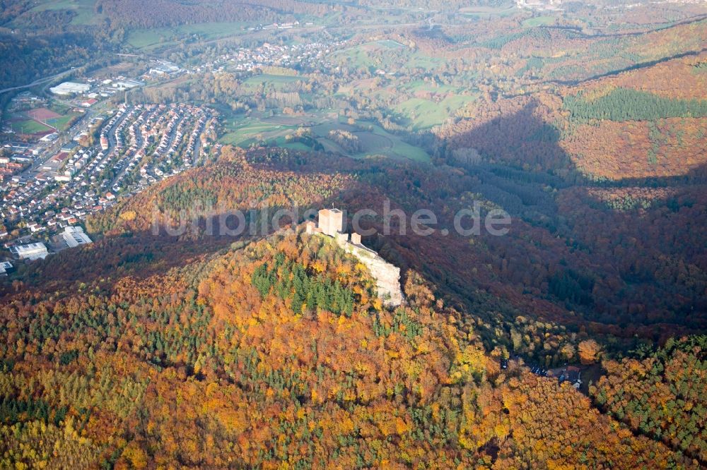 Luftaufnahme Annweiler am Trifels - Burganlage der Veste Burg Trifels in Annweiler am Trifels im Bundesland Rheinland-Pfalz