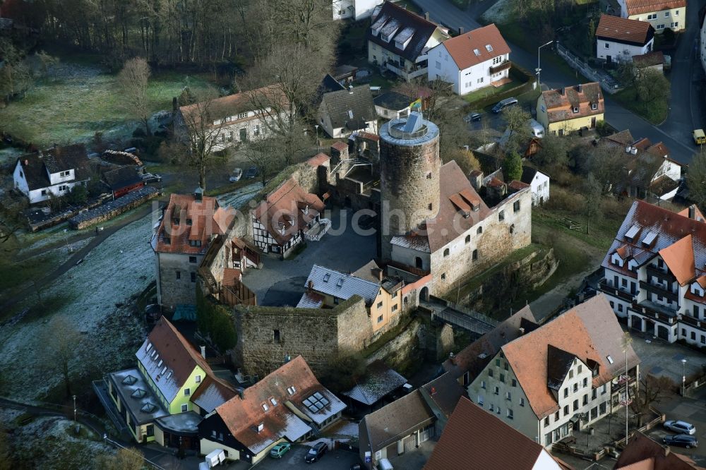 Burgthann von oben - Burganlage der Veste am Burgbergweg in Burgthann im Bundesland Bayern