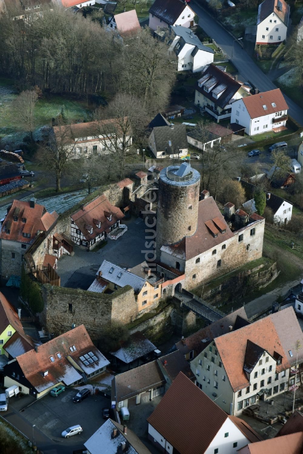 Burgthann aus der Vogelperspektive: Burganlage der Veste am Burgbergweg in Burgthann im Bundesland Bayern