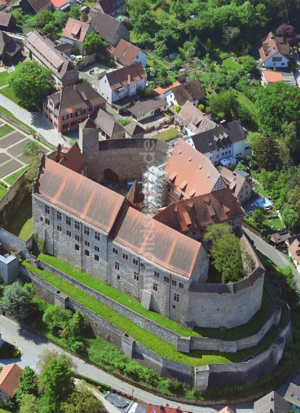 Luftaufnahme Cadolzburg - Burganlage der Veste in Cadolzburg im Bundesland Bayern