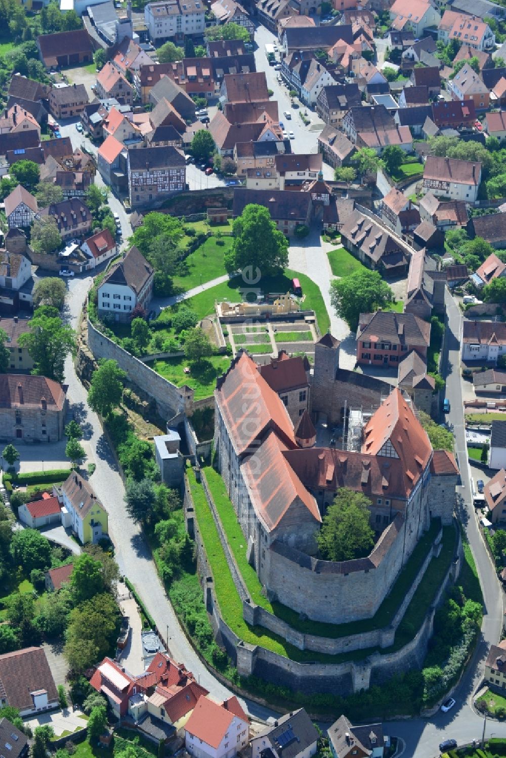 Luftbild Cadolzburg - Burganlage der Veste in Cadolzburg im Bundesland Bayern