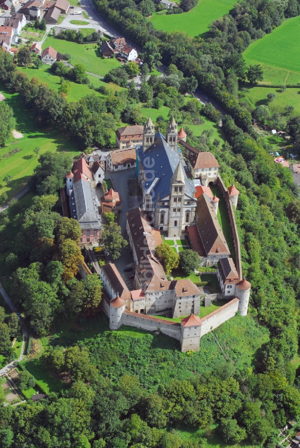 Schwäbisch Hall aus der Vogelperspektive: Burganlage der Veste Comburg im Ortsteil Steinbach in Schwäbisch Hall im Bundesland Baden-Württemberg, Deutschland