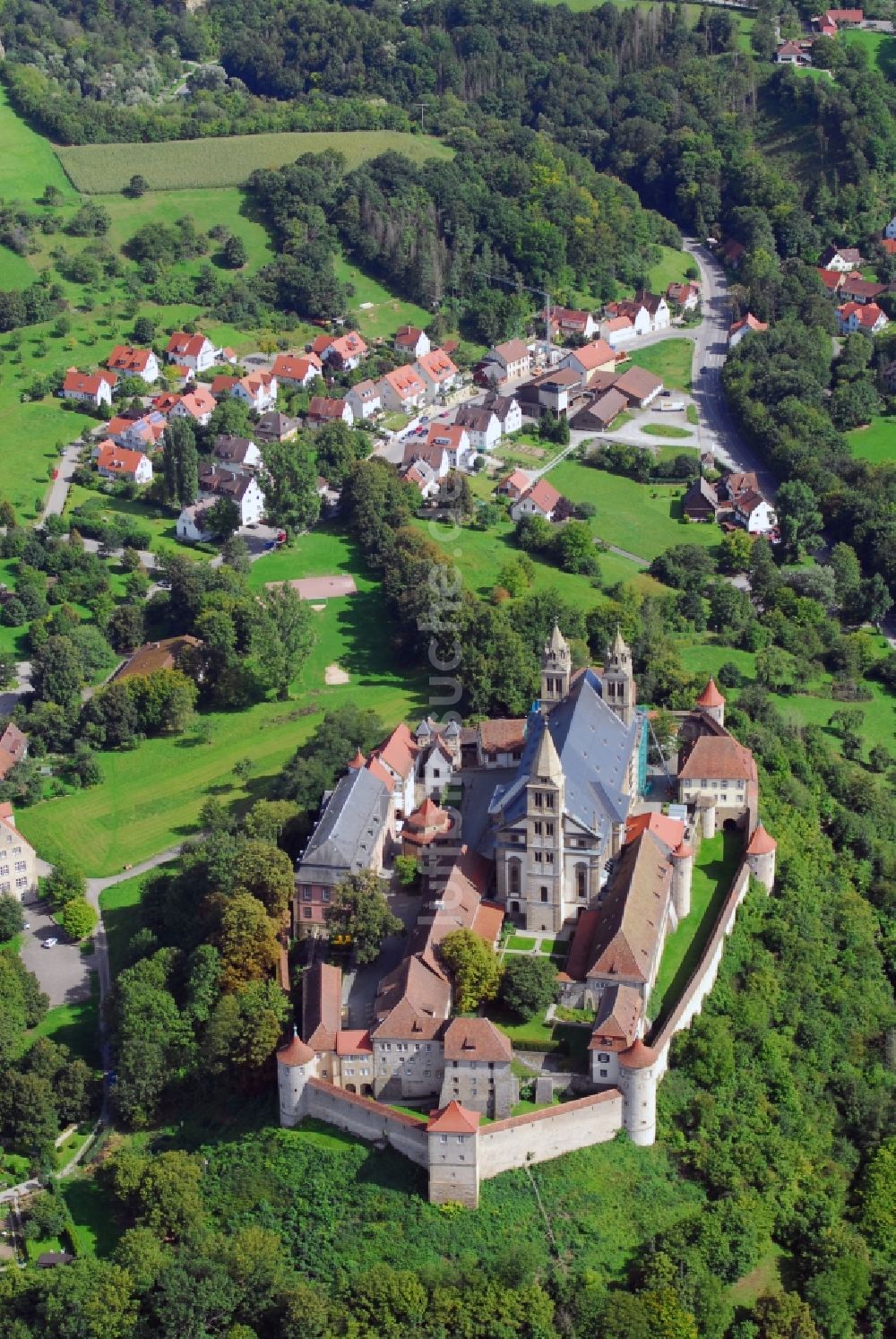 Luftaufnahme Schwäbisch Hall - Burganlage der Veste Comburg im Ortsteil Steinbach in Schwäbisch Hall im Bundesland Baden-Württemberg, Deutschland