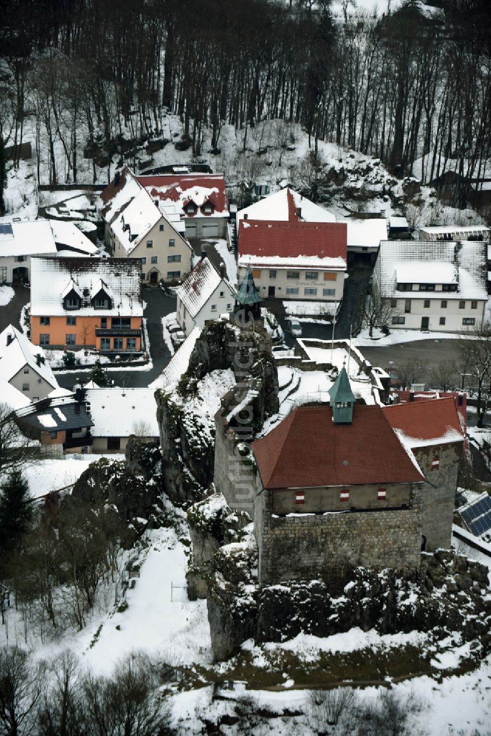 Kirchensittenbach aus der Vogelperspektive: Burganlage der Veste Felsburg am Hohenstein in Kirchensittenbach im Bundesland Bayern