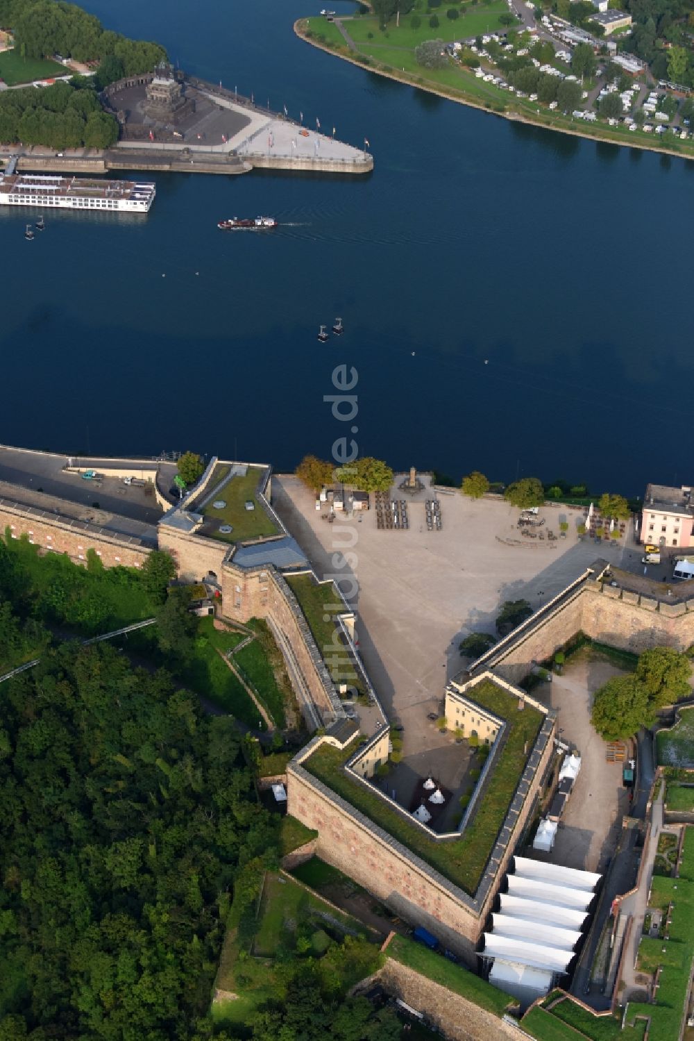 Koblenz von oben - Burganlage der Veste Festung Ehrenbreitstein in Koblenz im Bundesland Rheinland-Pfalz, Deutschland