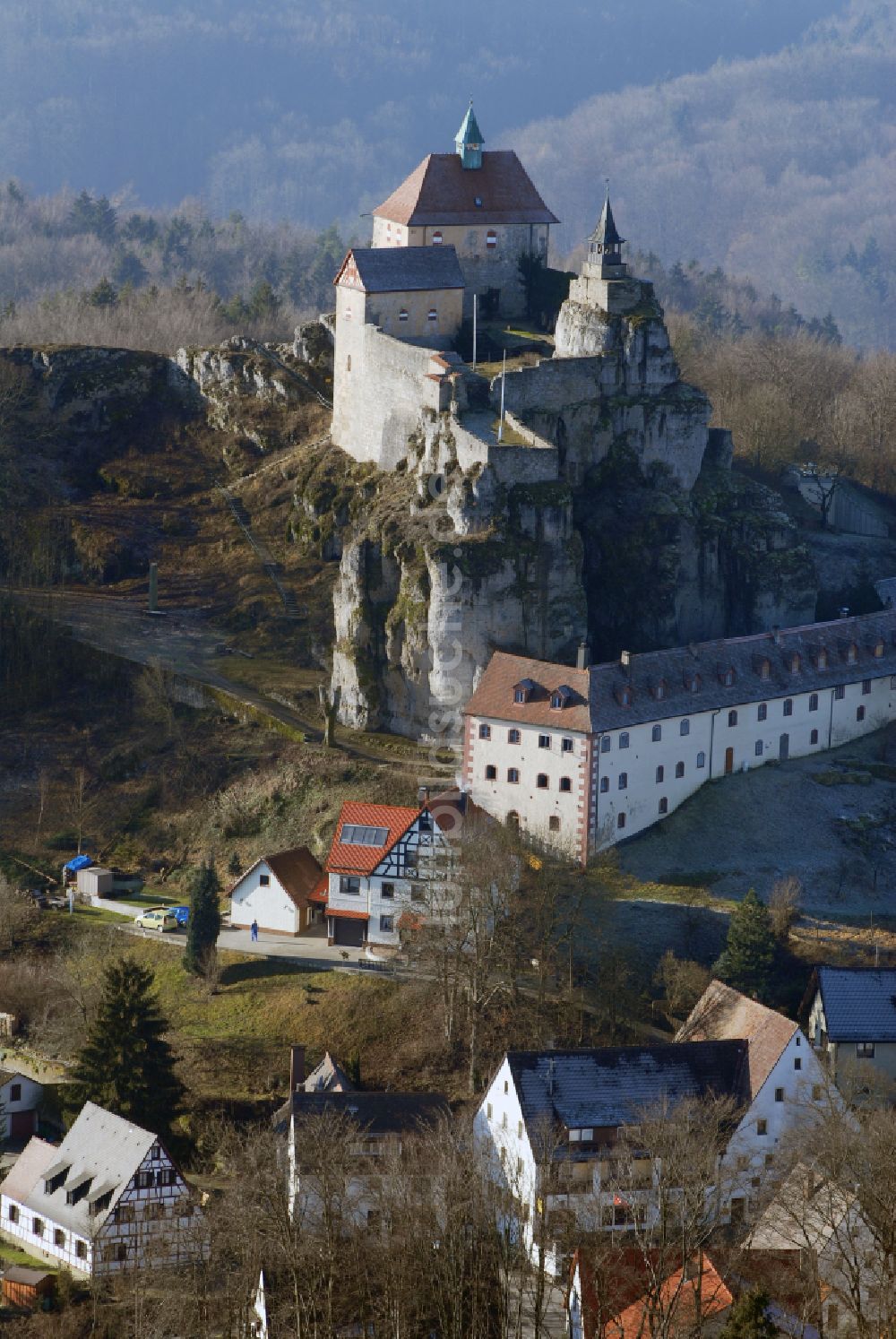 Luftbild Kirchensittenbach - Burganlage der Veste Hohenstein in Kirchensittenbach im Bundesland Bayern, Deutschland