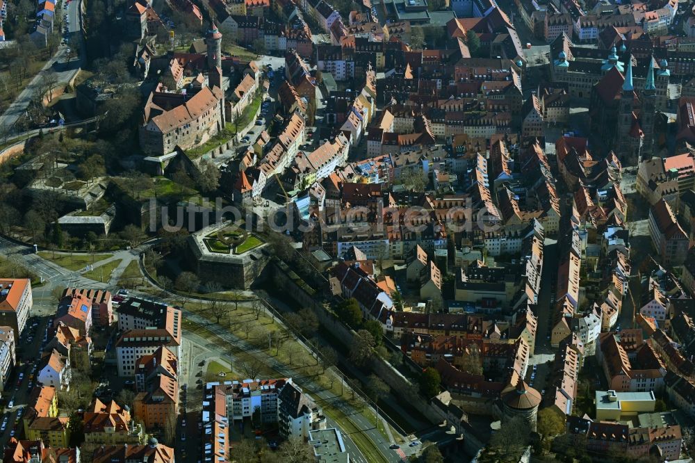 Nürnberg von oben - Burganlage der Veste Kaiserburg im Ortsteil Altstadt in Nürnberg im Bundesland Bayern, Deutschland