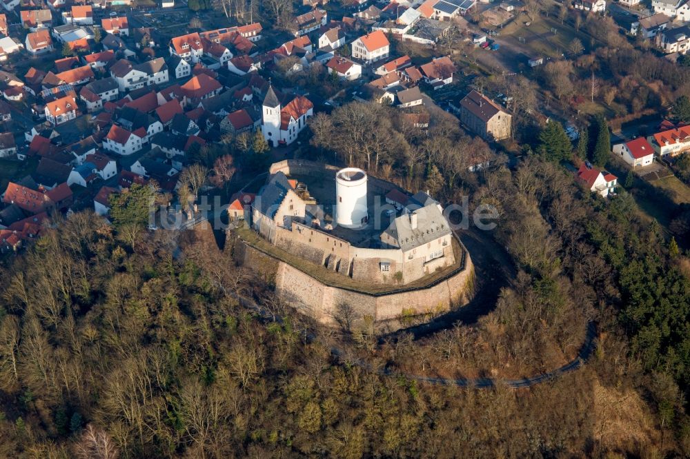 Otzberg von oben - Burganlage der Veste Museum am Burgweg im Ortsteil Hering in Otzberg im Bundesland Hessen, Deutschland