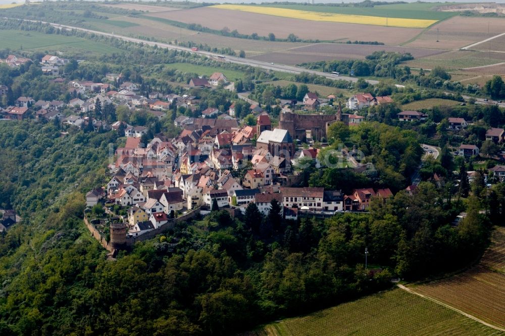 Luftaufnahme Neuleiningen - Burganlage der Veste Neuleiningen in Neuleiningen im Bundesland Rheinland-Pfalz