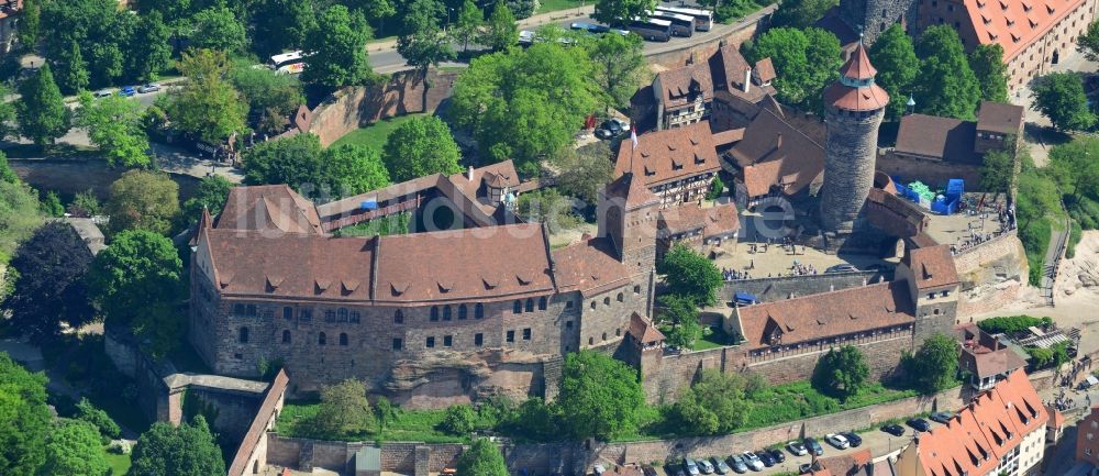 Luftaufnahme Nürnberg - Burganlage der Veste Nürnberger Burg in der Altstadt von Nürnberg im Bundesland Bayern