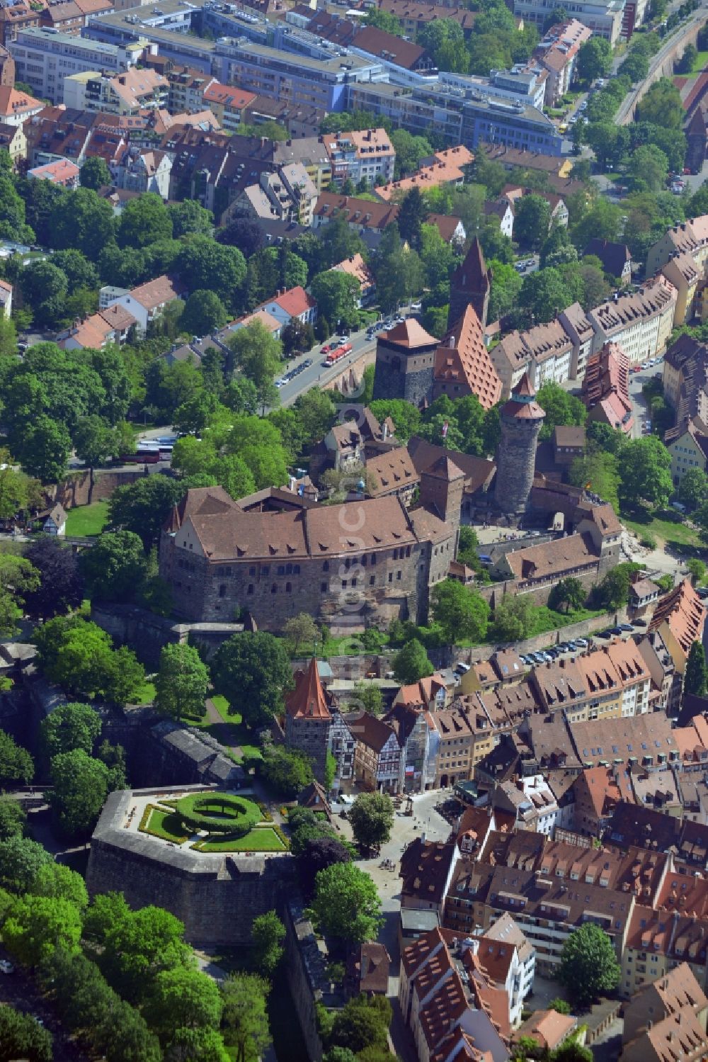 Luftaufnahme Nürnberg - Burganlage der Veste Nürnberger Burg in der Altstadt von Nürnberg im Bundesland Bayern