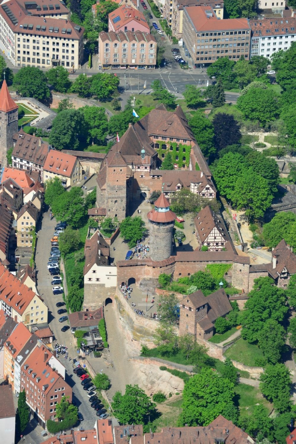 Luftaufnahme Nürnberg - Burganlage der Veste Nürnberger Burg in der Altstadt von Nürnberg im Bundesland Bayern